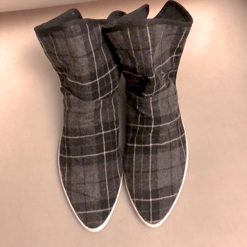 sanuk Women’s Plaid Boots